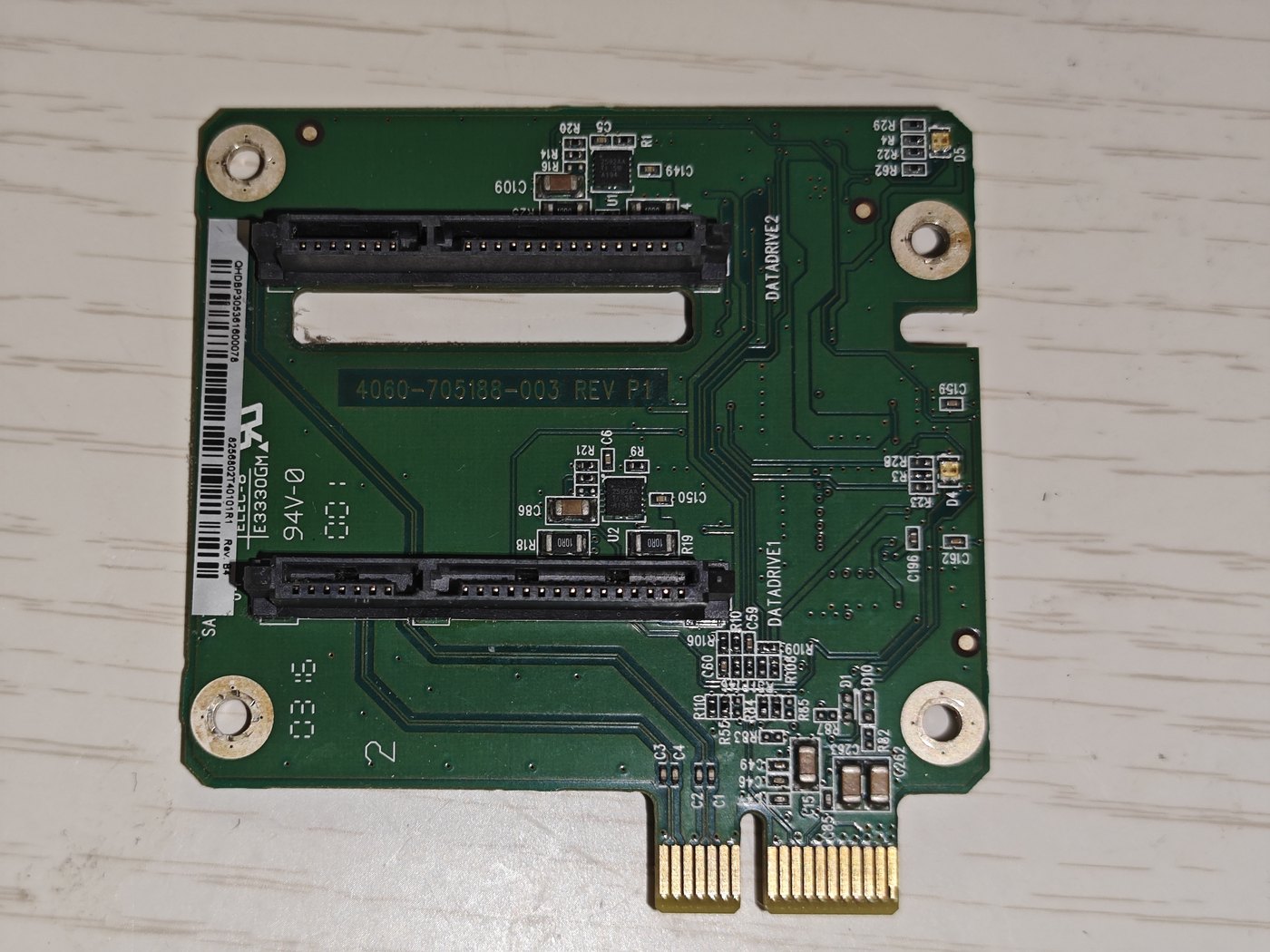 HDD バックプレーン SATA 端子面